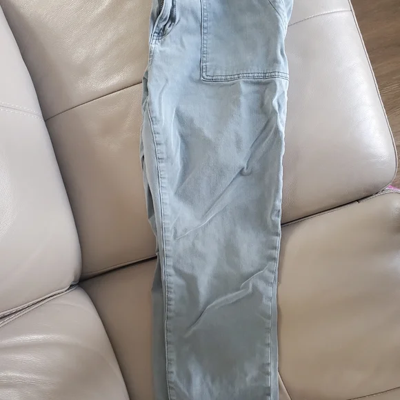 Sliver Capris - Picture 2 of 2